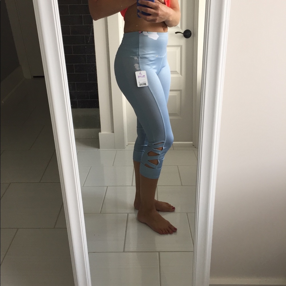 Alive Magnetics Capri leggings. Size small